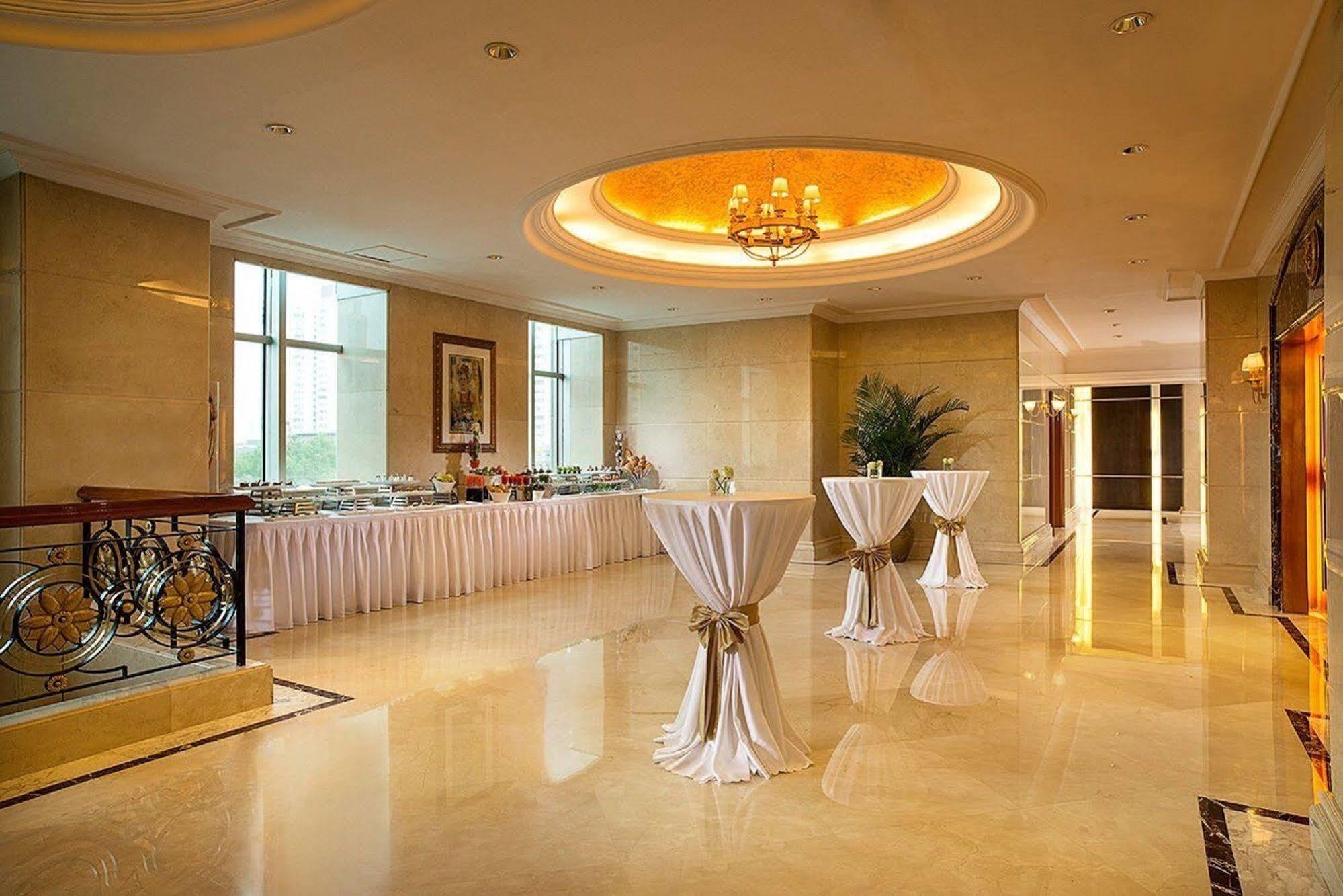 Celebrity International Grand Hotel Beijing Exterior photo